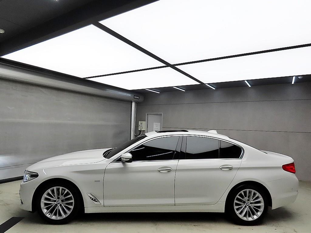 BMW 5시리즈 5시리즈 (G30) 520d 럭셔리 스페셜 에디션 이미지 4