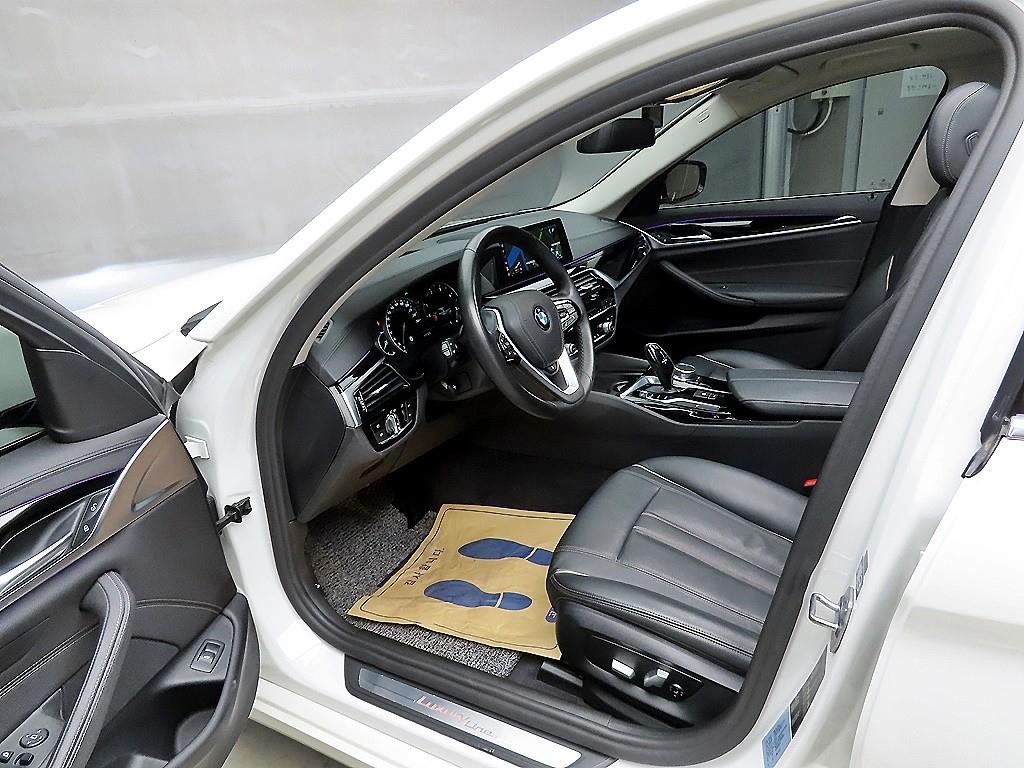 BMW 5시리즈 5시리즈 (G30) 520d 럭셔리 스페셜 에디션 이미지 5