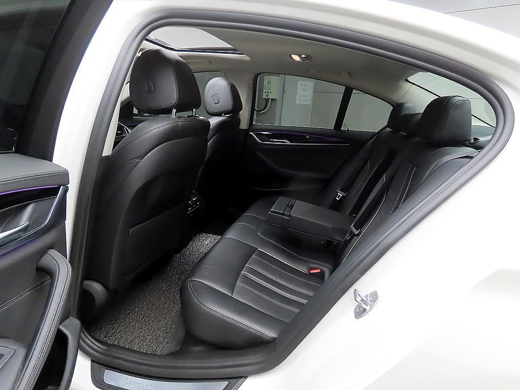 BMW 5시리즈 5시리즈 (G30) 520d 럭셔리 스페셜 에디션 이미지 6