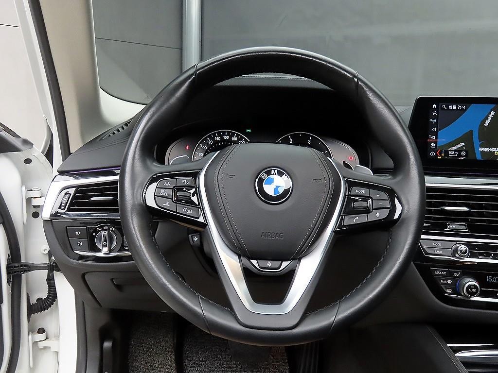 BMW 5시리즈 5시리즈 (G30) 520d 럭셔리 스페셜 에디션 이미지 9