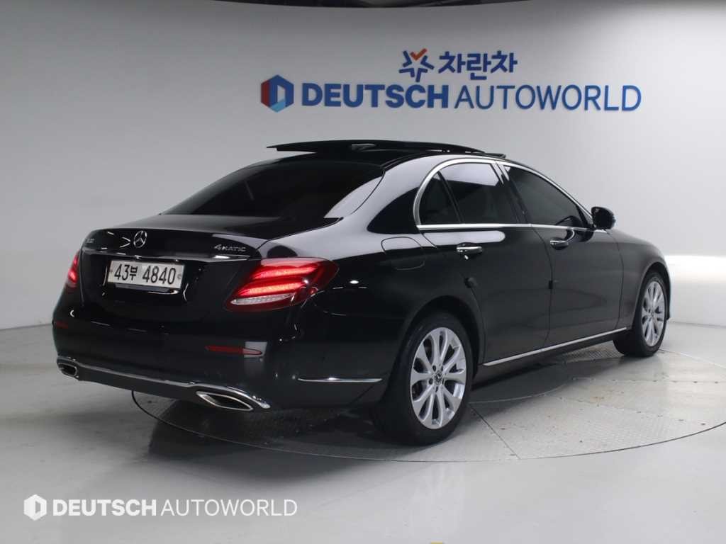 벤츠 E 클래스 E-클래스 W213 E300 4MATIC 익스클루시브 이미지 3