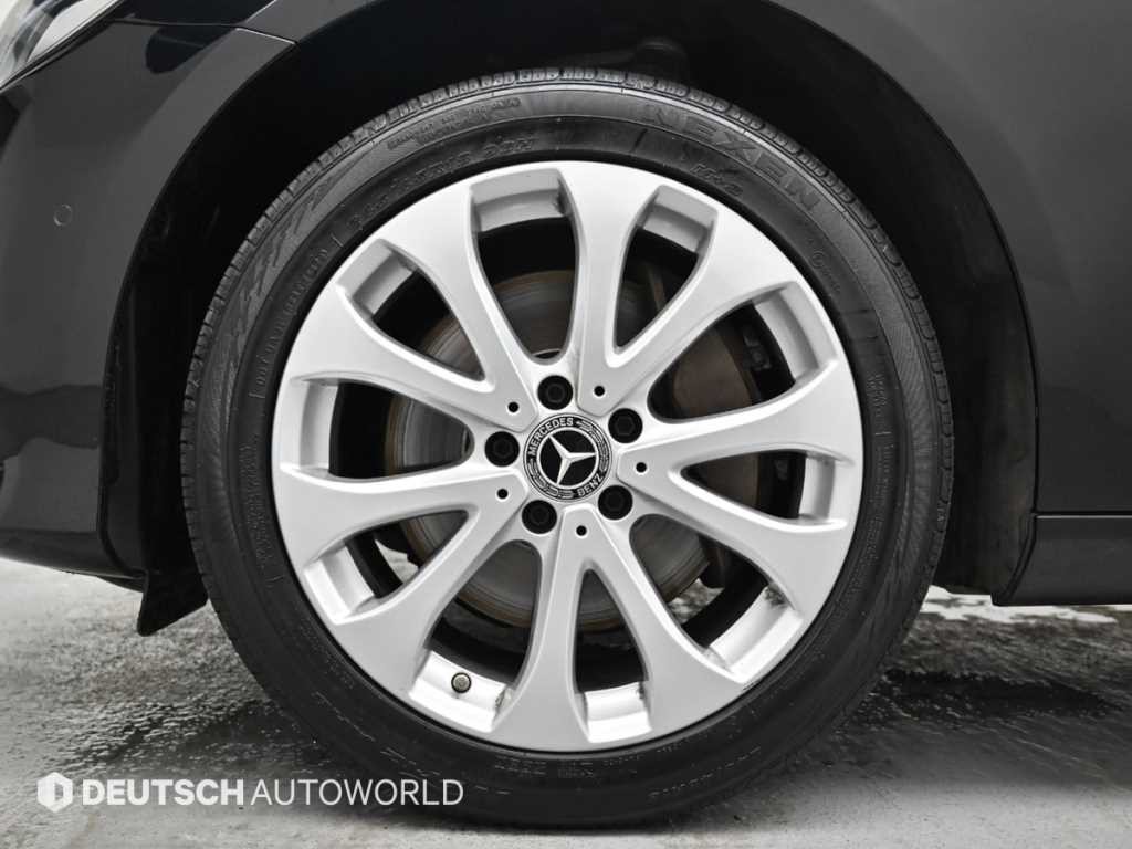 벤츠 E 클래스 E-클래스 W213 E300 4MATIC 익스클루시브 이미지 5
