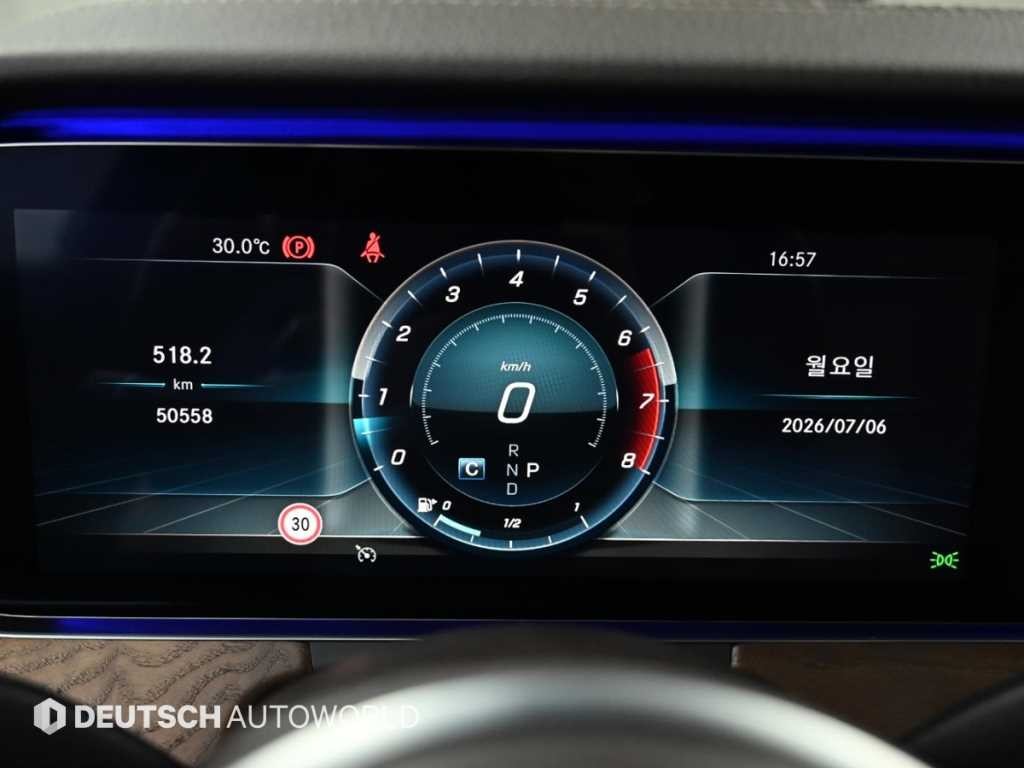 벤츠 E 클래스 E-클래스 W213 E300 4MATIC 익스클루시브 이미지 8