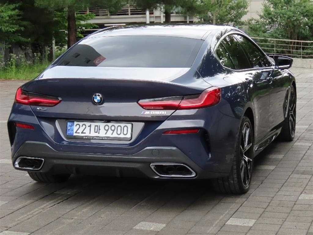 BMW 8시리즈 8시리즈 (G15) M850i xDrive 그란 쿠페 이미지 3