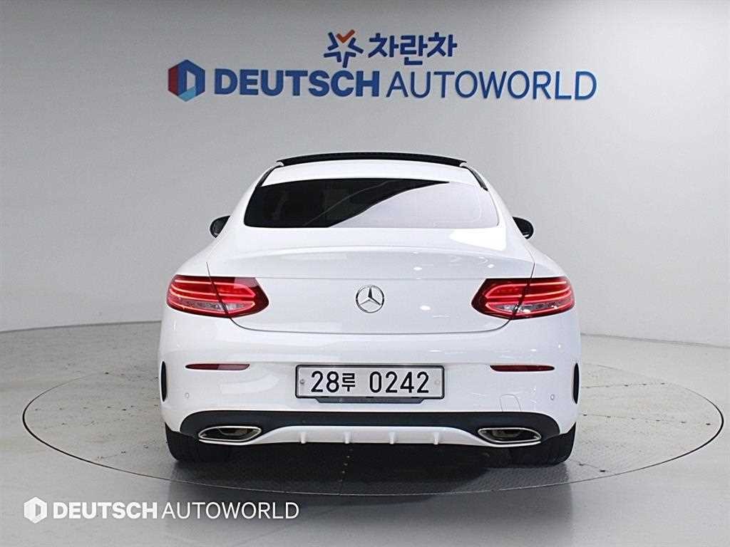 벤츠 C 클래스 C클래스 W205 C200 쿠페 이미지 4