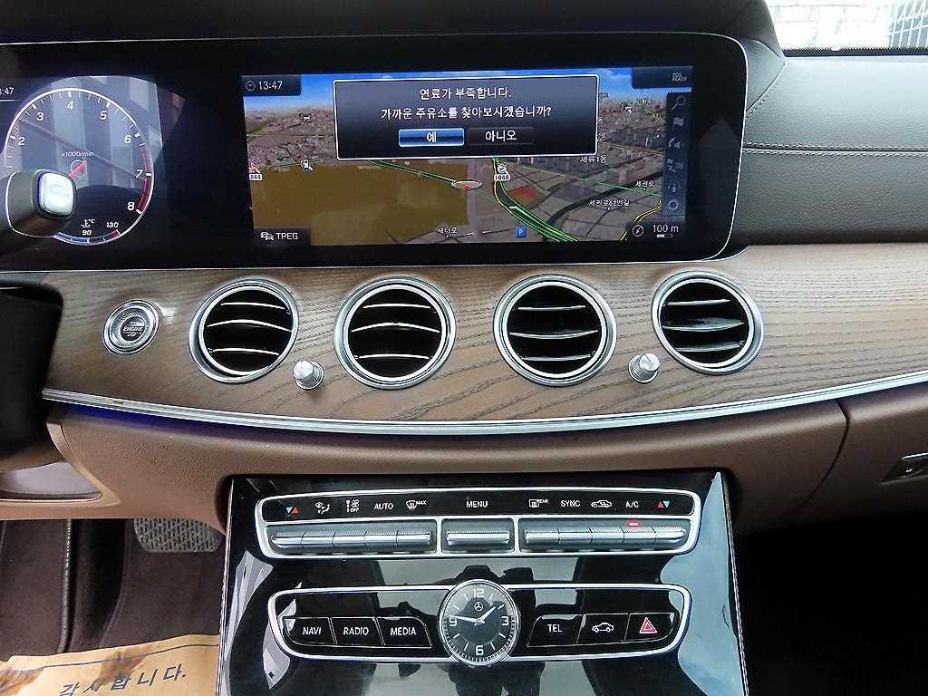 벤츠 E 클래스 E-클래스 W213 E300 4MATIC 익스클루시브 이미지 13