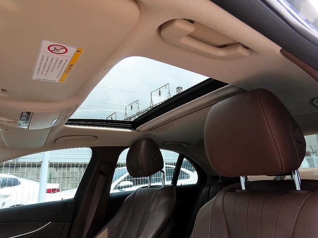 벤츠 E 클래스 E-클래스 W213 E300 4MATIC 익스클루시브 이미지 16