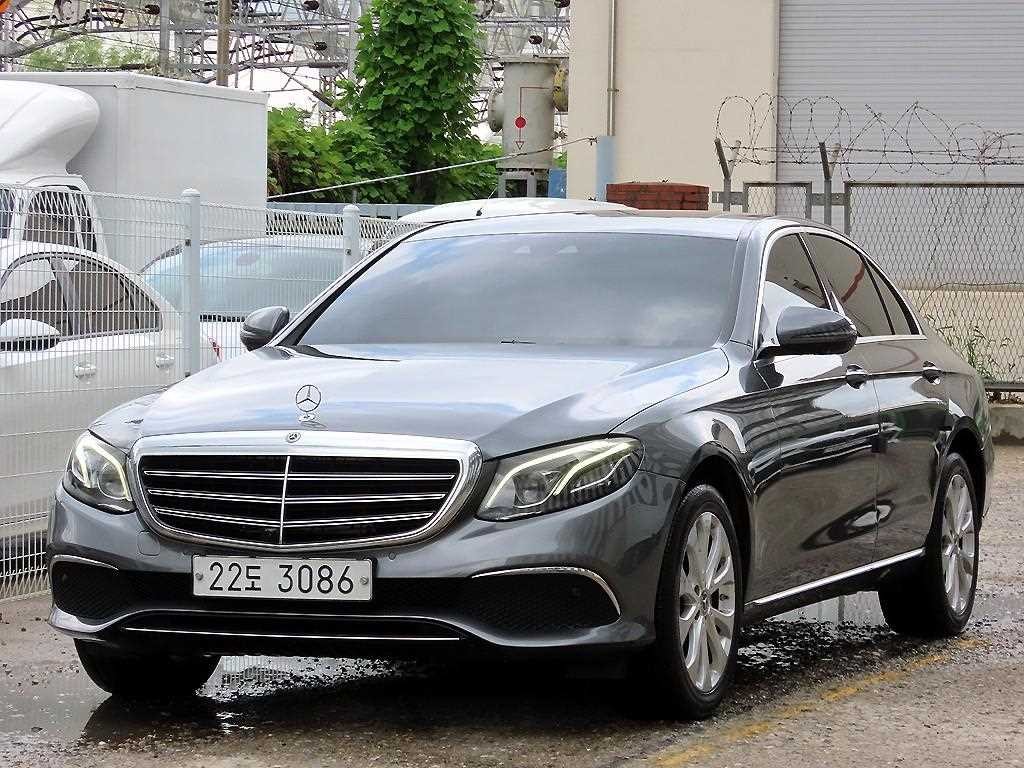 벤츠 E 클래스 E-클래스 W213 E300 4MATIC 익스클루시브 이미지 2