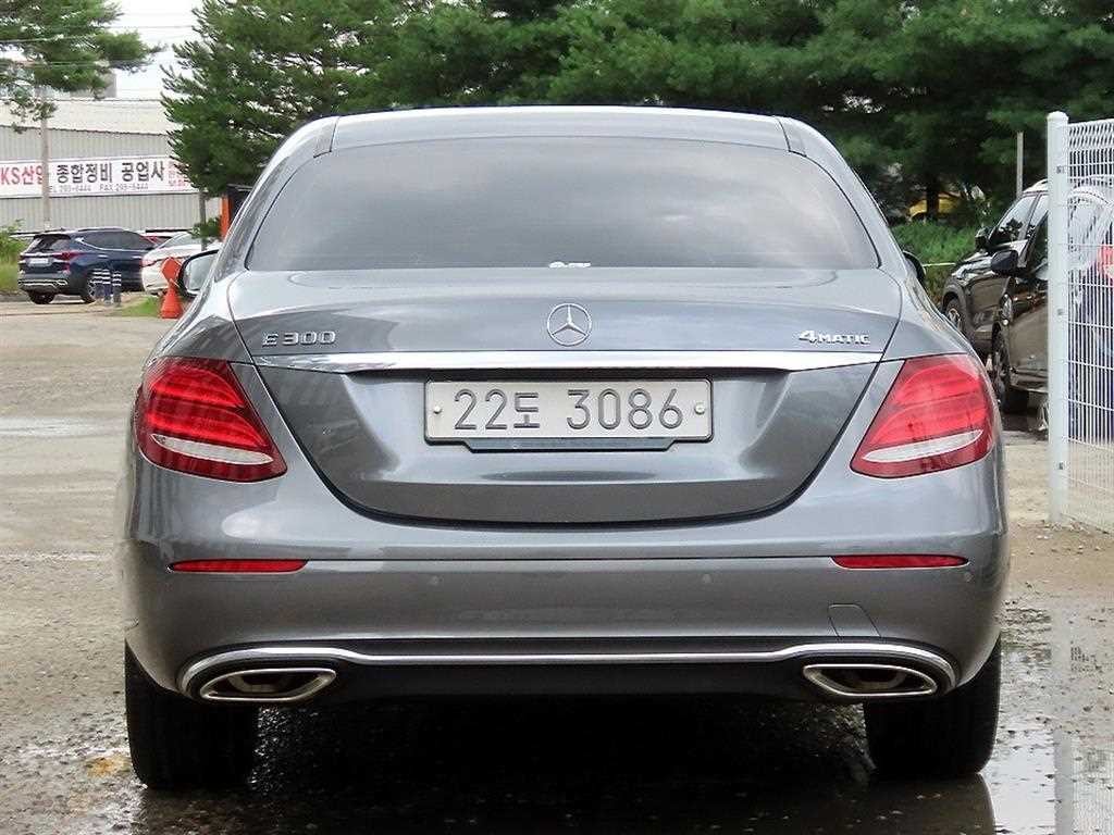 벤츠 E 클래스 E-클래스 W213 E300 4MATIC 익스클루시브 이미지 4