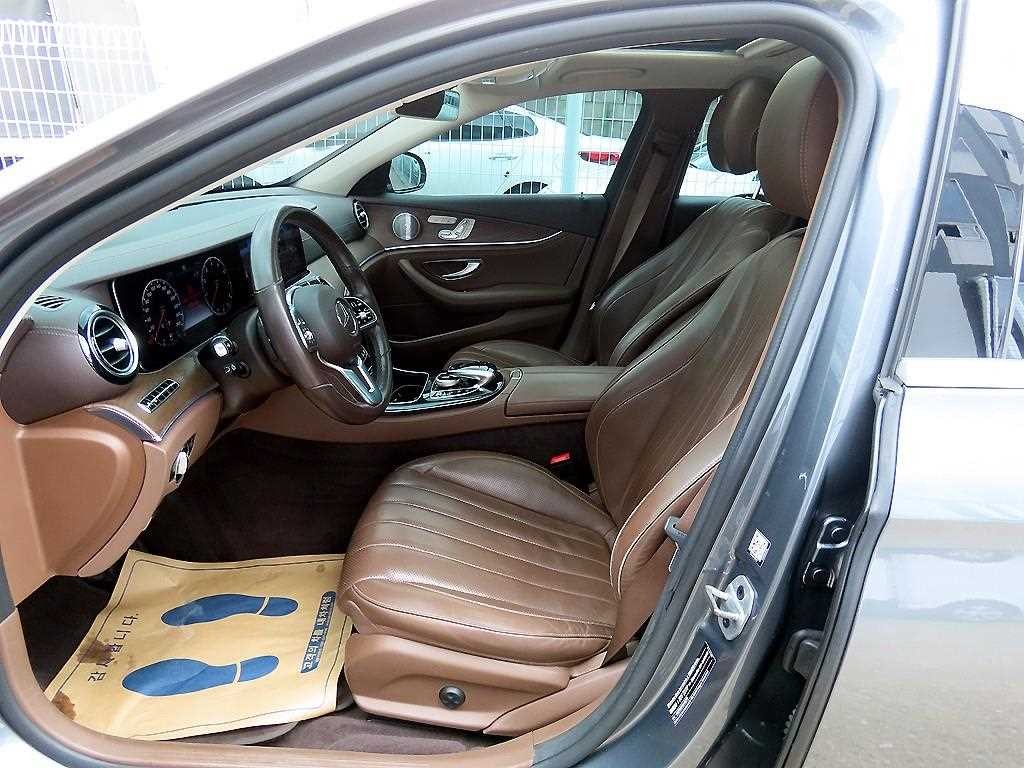 벤츠 E 클래스 E-클래스 W213 E300 4MATIC 익스클루시브 이미지 5