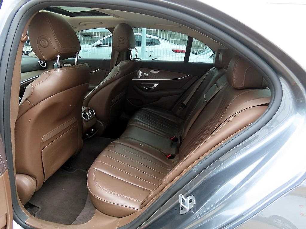 벤츠 E 클래스 E-클래스 W213 E300 4MATIC 익스클루시브 이미지 6