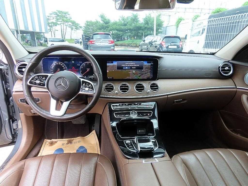 벤츠 E 클래스 E-클래스 W213 E300 4MATIC 익스클루시브 이미지 7