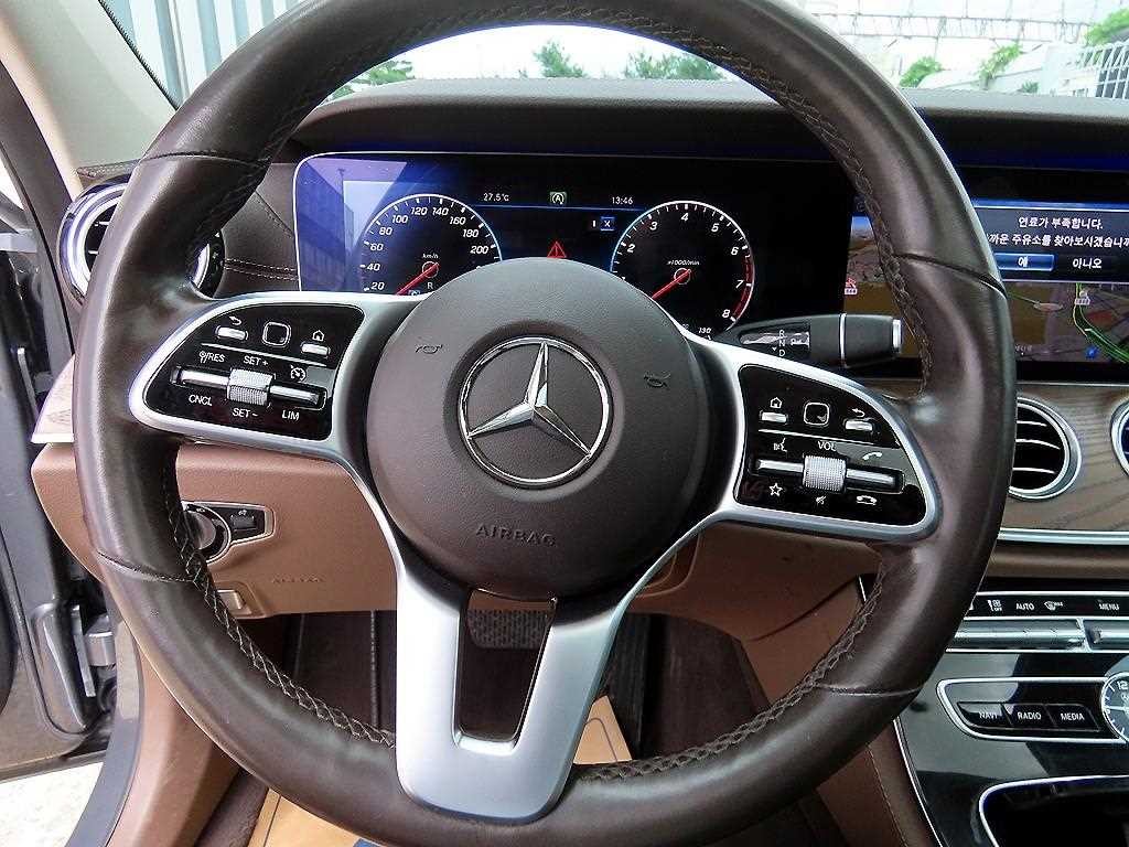 벤츠 E 클래스 E-클래스 W213 E300 4MATIC 익스클루시브 이미지 8