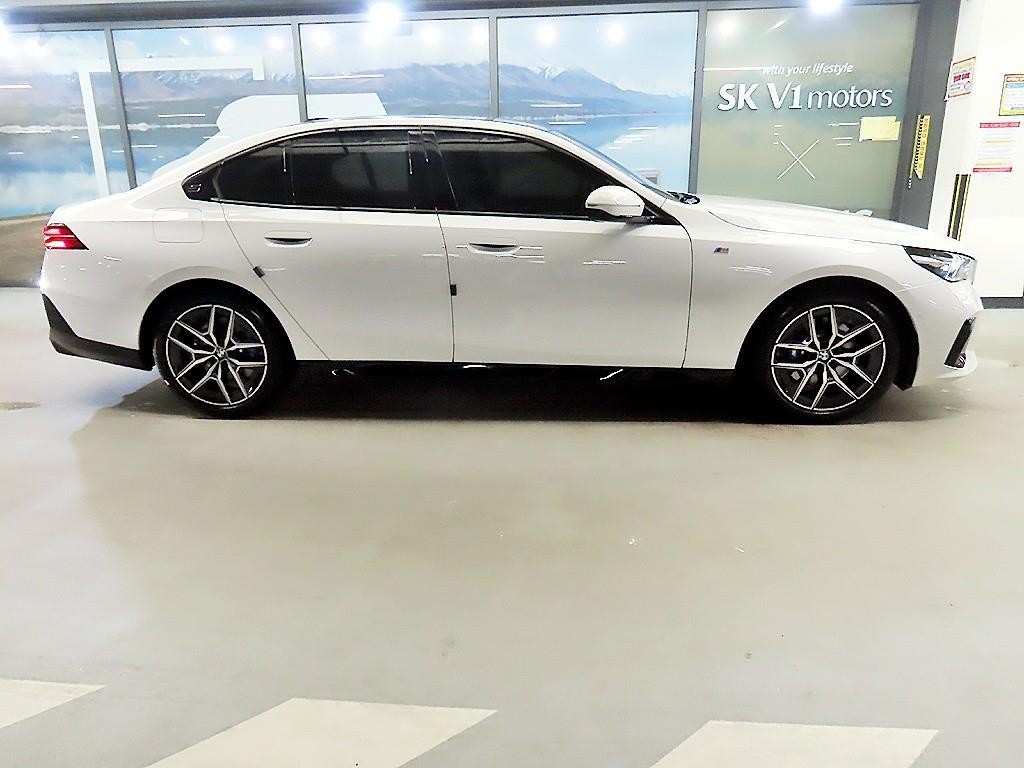 BMW 5시리즈 5시리즈 (G60) 520i M 스포츠 이미지 3