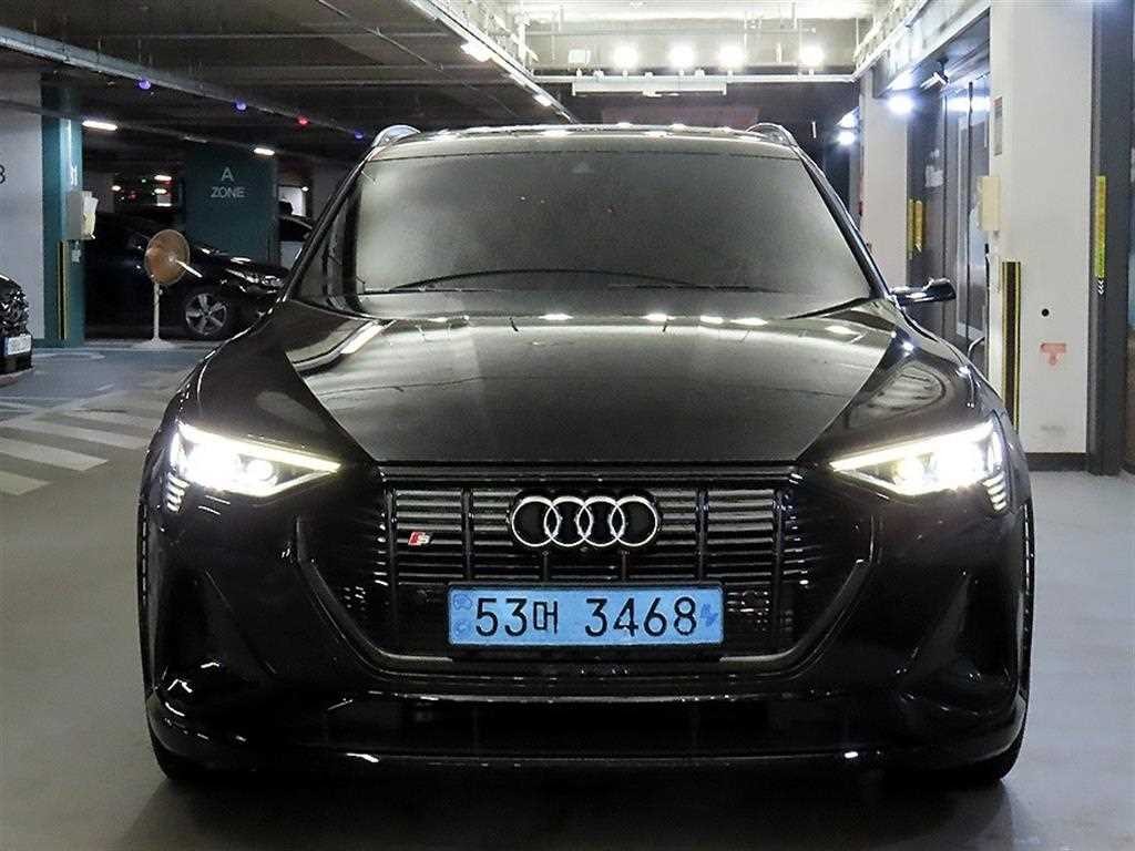 아우디 e-트론 S 이미지 2