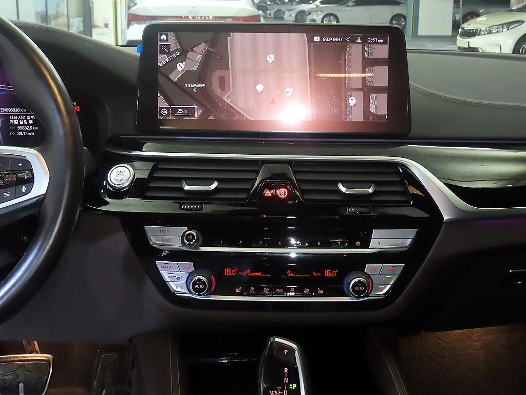 BMW 5시리즈 5시리즈 (G30) 523d M 스포츠 이미지 11