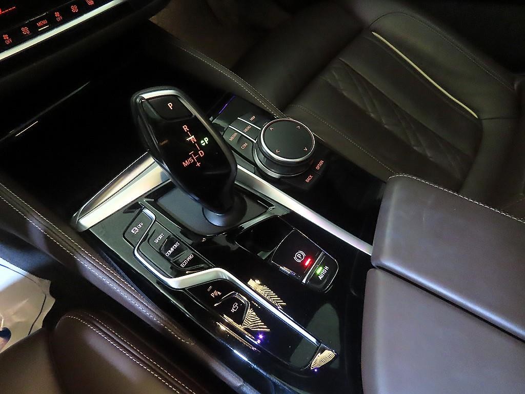 BMW 5시리즈 5시리즈 (G30) 523d M 스포츠 이미지 12
