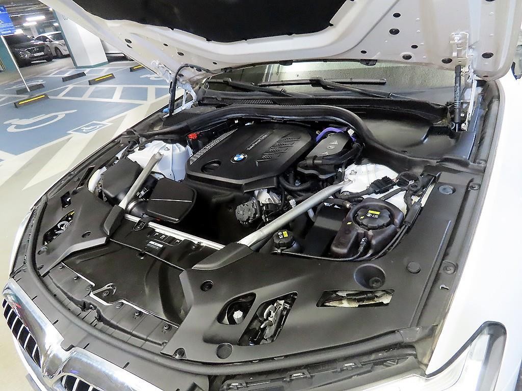 BMW 5시리즈 5시리즈 (G30) 523d M 스포츠 이미지 19