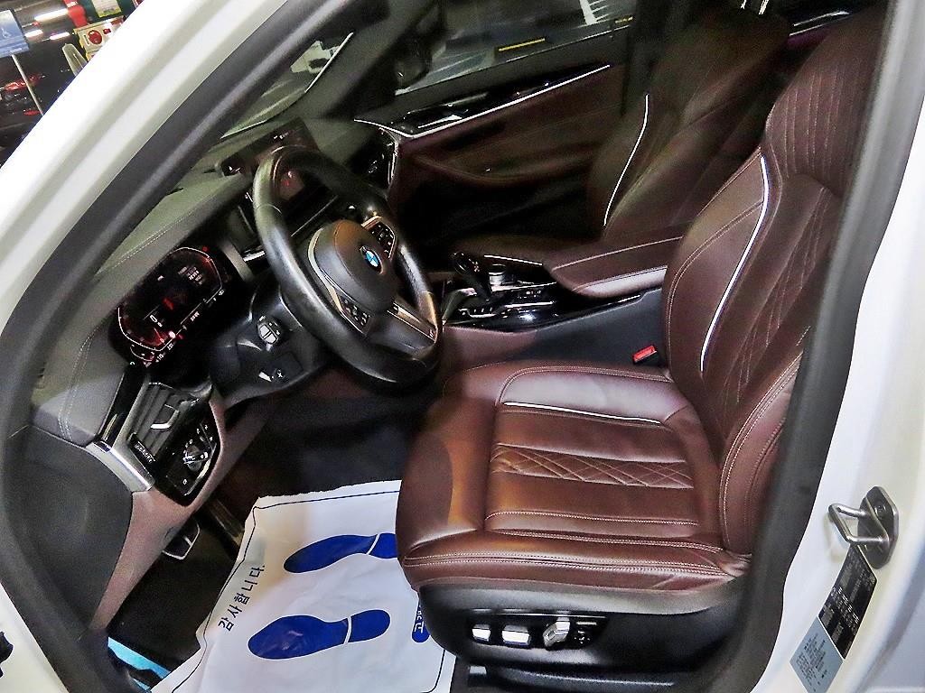 BMW 5시리즈 5시리즈 (G30) 523d M 스포츠 이미지 6