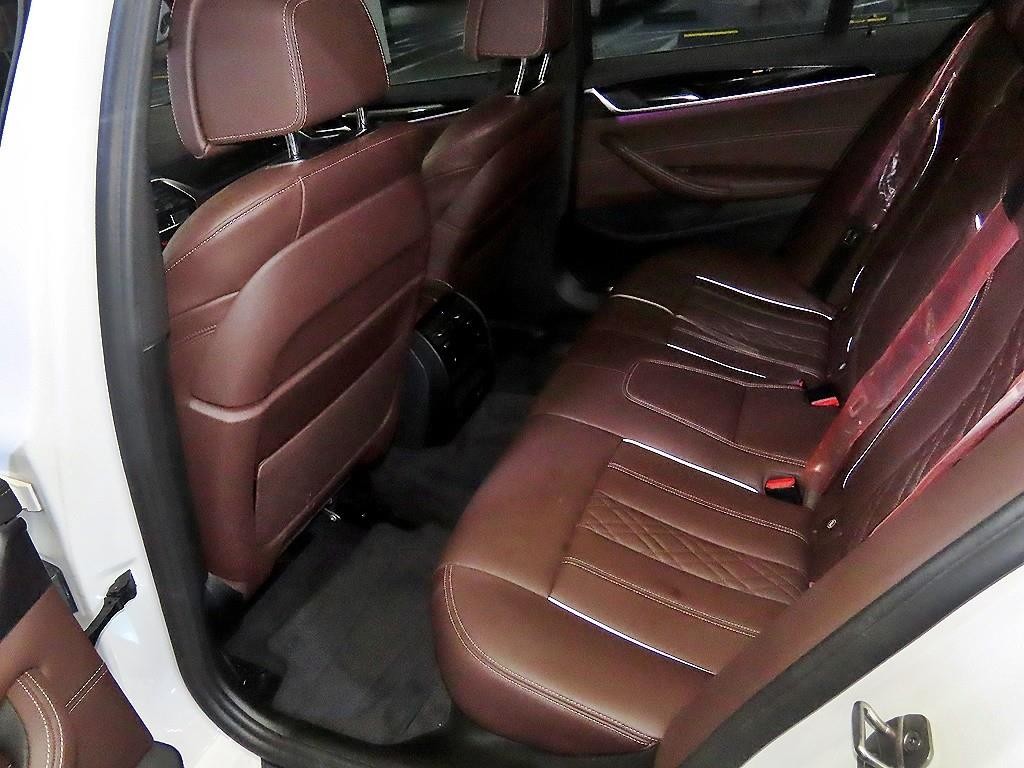 BMW 5시리즈 5시리즈 (G30) 523d M 스포츠 이미지 7