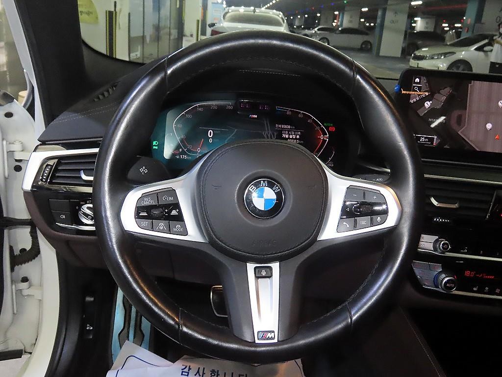 BMW 5시리즈 5시리즈 (G30) 523d M 스포츠 이미지 8