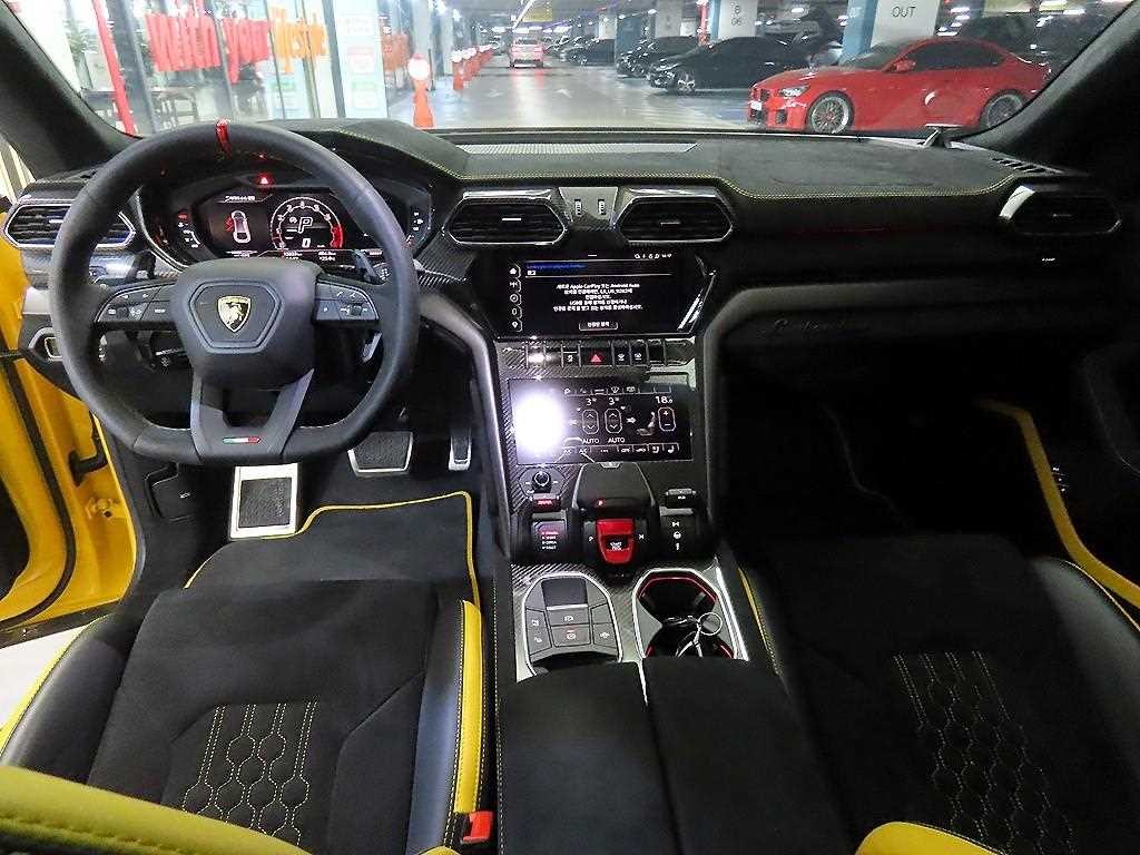 람보르기니 우루스 4.0 V8 퍼포만테 이미지 10