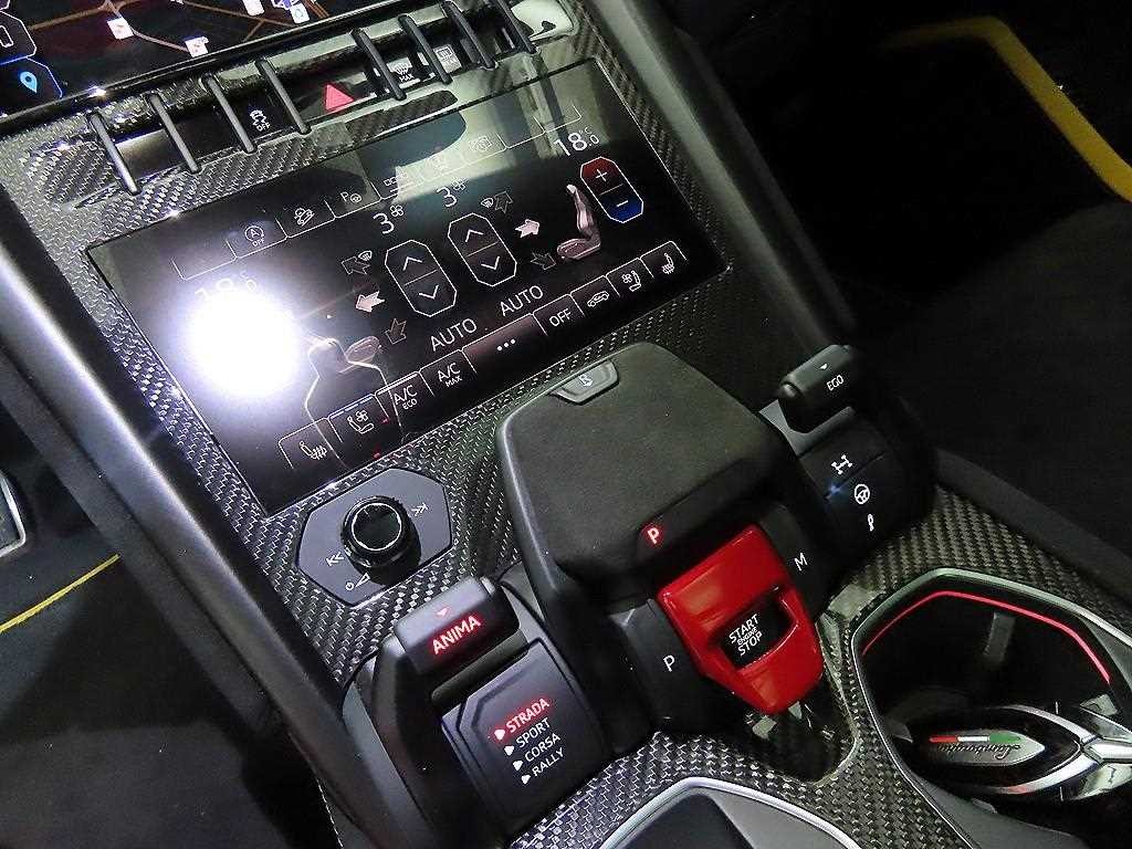 람보르기니 우루스 4.0 V8 퍼포만테 이미지 12