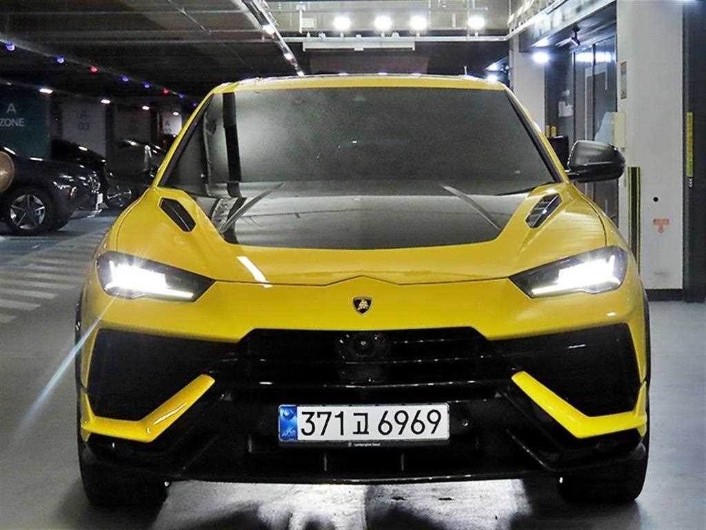 람보르기니 우루스 4.0 V8 퍼포만테 이미지 2