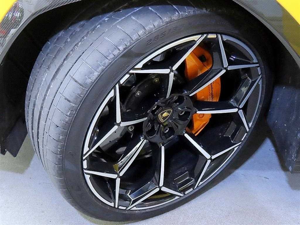 람보르기니 우루스 4.0 V8 퍼포만테 이미지 20