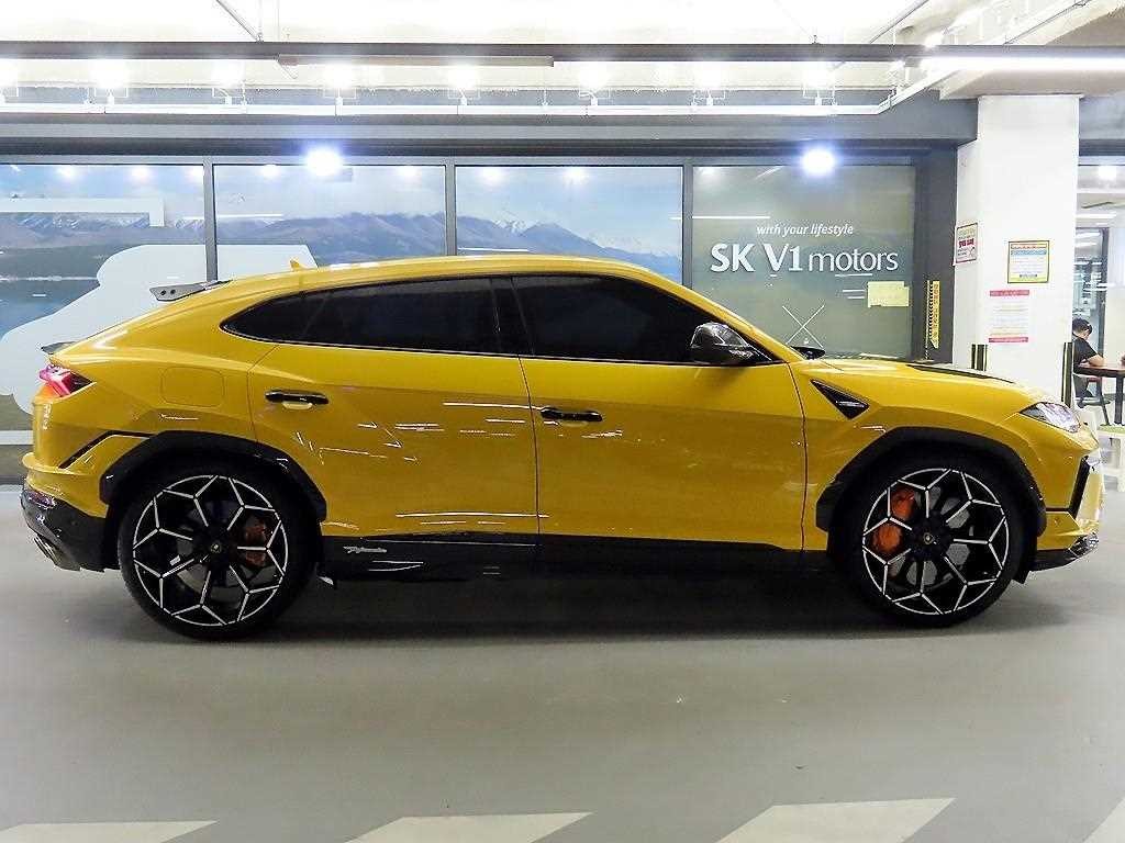 람보르기니 우루스 4.0 V8 퍼포만테 이미지 3