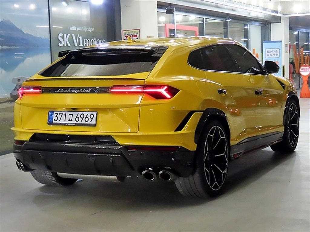 람보르기니 우루스 4.0 V8 퍼포만테 이미지 4