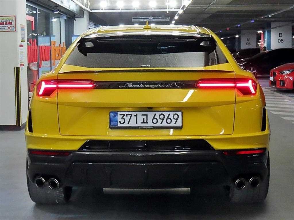 람보르기니 우루스 4.0 V8 퍼포만테 이미지 5