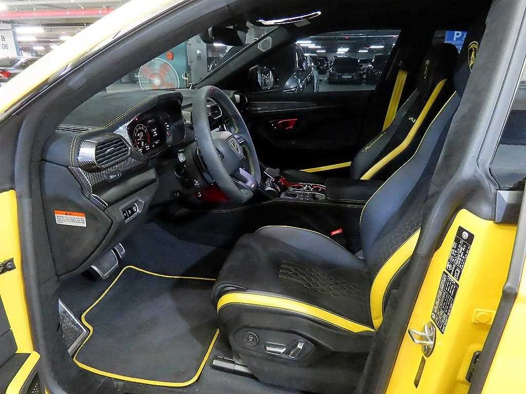 람보르기니 우루스 4.0 V8 퍼포만테 이미지 6