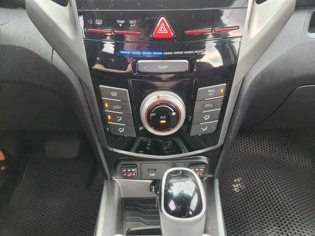 KG모빌리티(쌍용) 티볼리 디젤 4WD 1.6 TX 이미지 5
