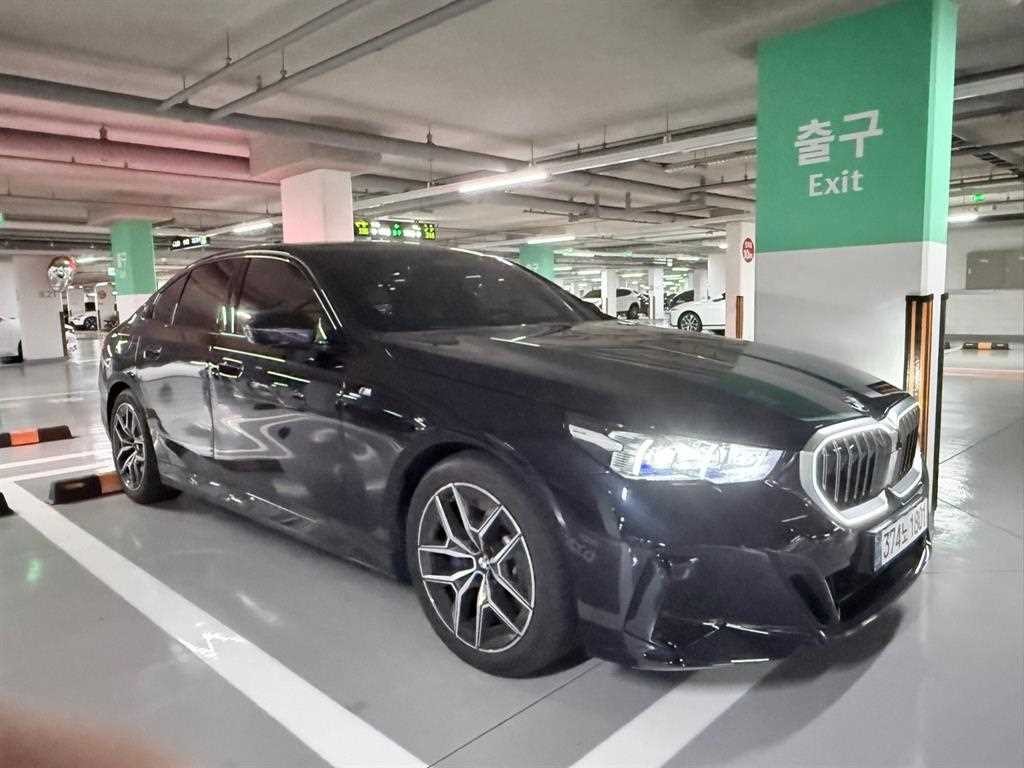 BMW 5시리즈 5시리즈 (G60) 520i M 스포츠 이미지 2