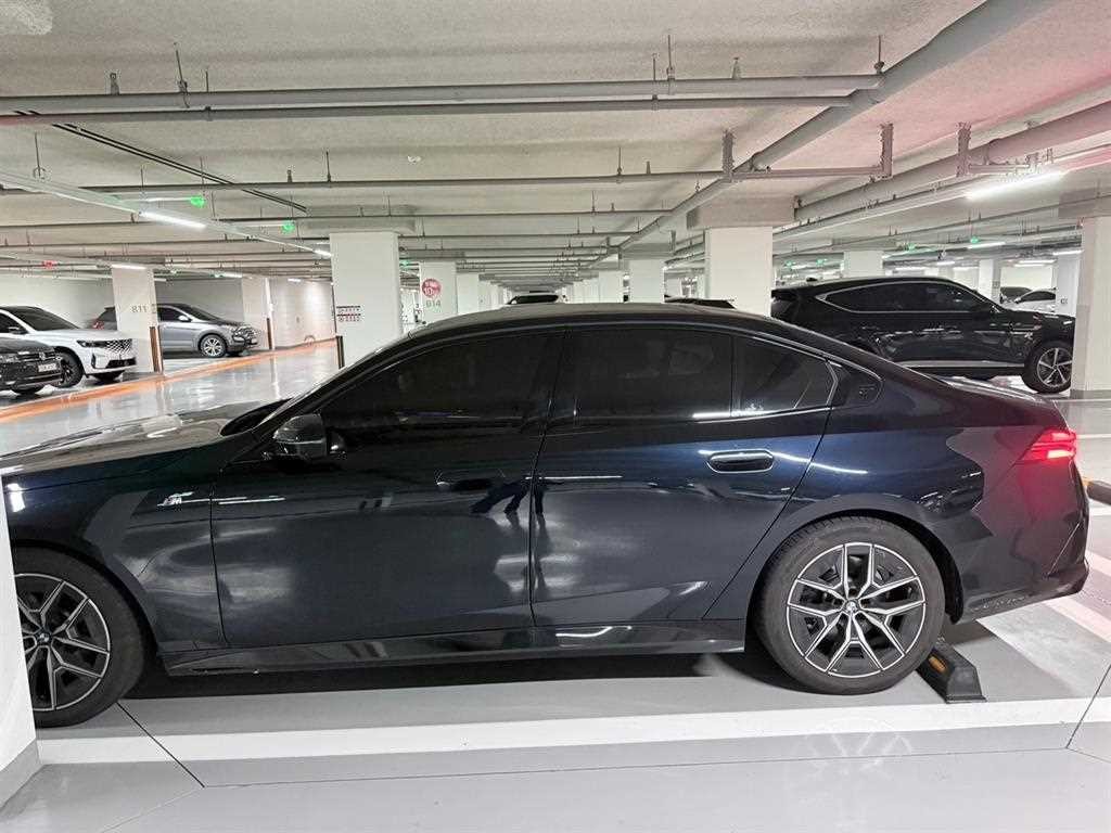 BMW 5시리즈 5시리즈 (G60) 520i M 스포츠 이미지 4