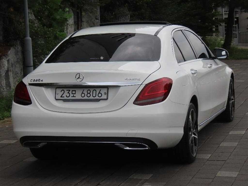 벤츠 C 클래스 C클래스 W205 C220 d 4MATIC 이미지 3