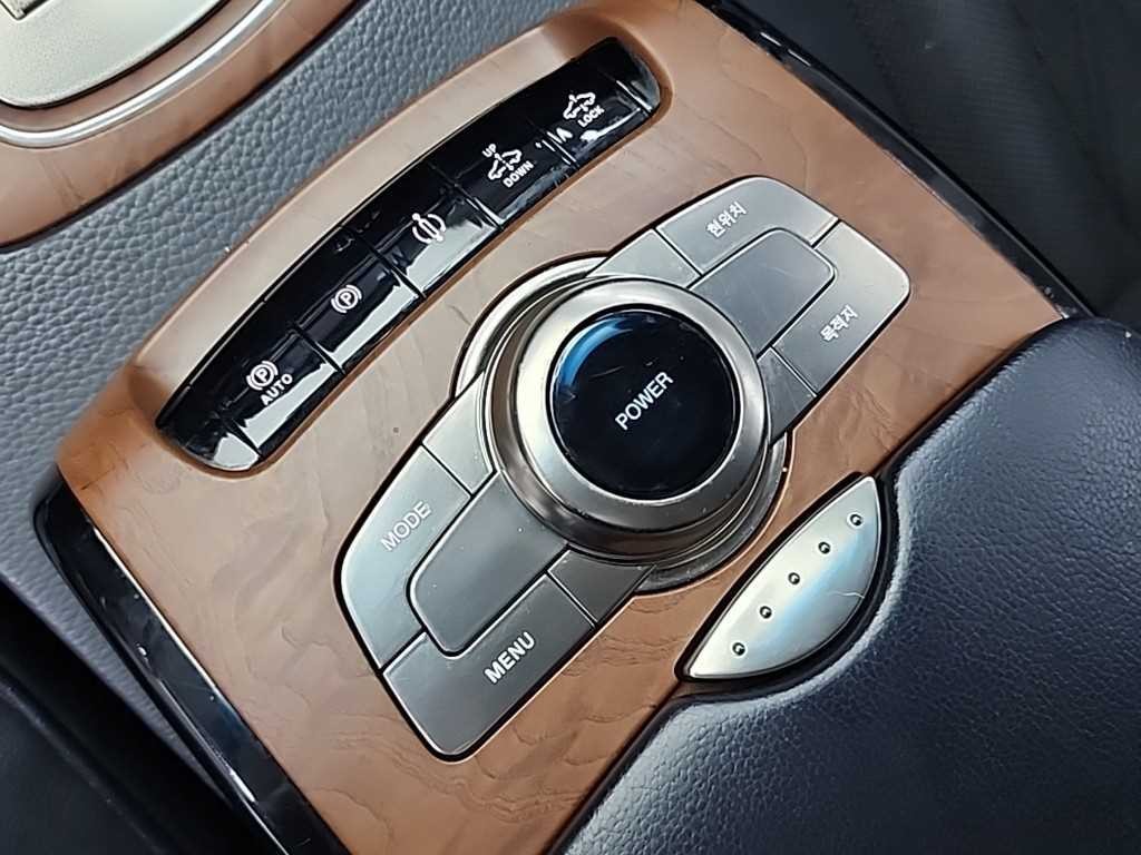 KG모빌리티(쌍용) 체어맨 뉴체어맨W 가솔린 4WD CW600 4TRONIC 럭셔리 이미지 18