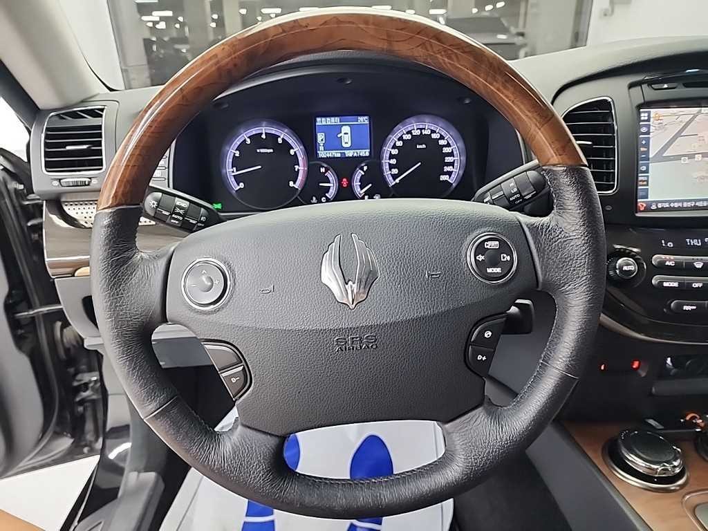 KG모빌리티(쌍용) 체어맨 뉴체어맨W 가솔린 4WD CW600 4TRONIC 럭셔리 이미지 9