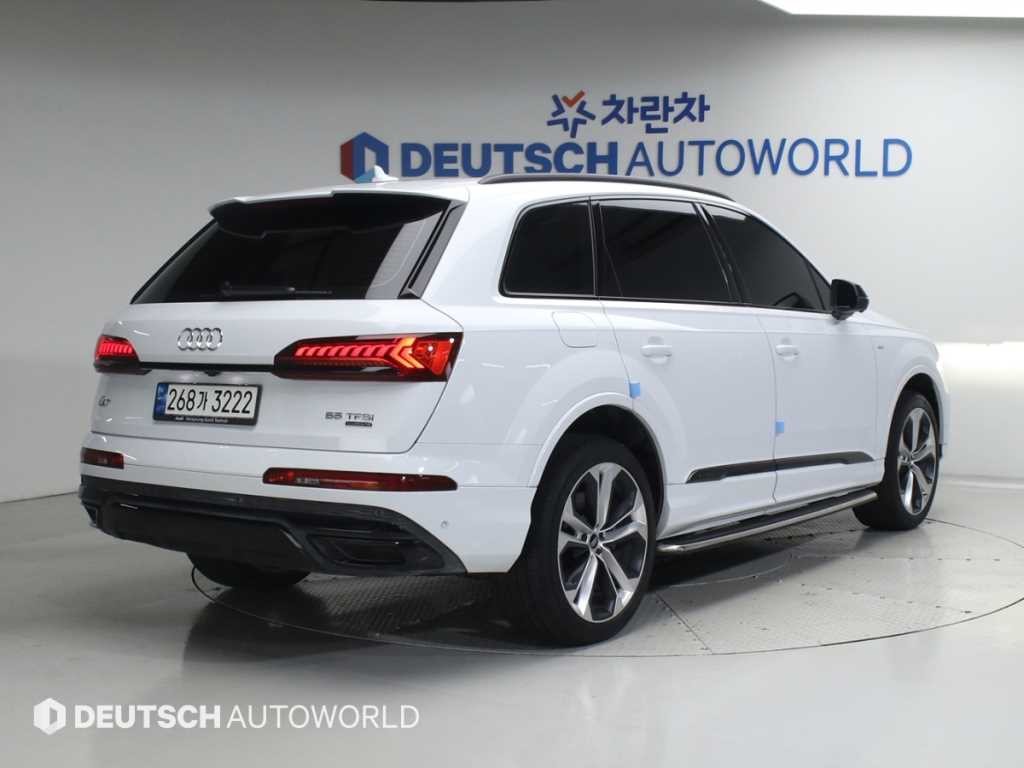 아우디 Q7 Q7 (4M) 55 TFSI 콰트로 프리미엄 이미지 2