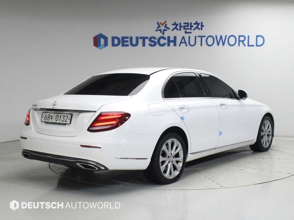 벤츠 E 클래스 E-클래스 W213 E220d 익스클루시브 이미지 2
