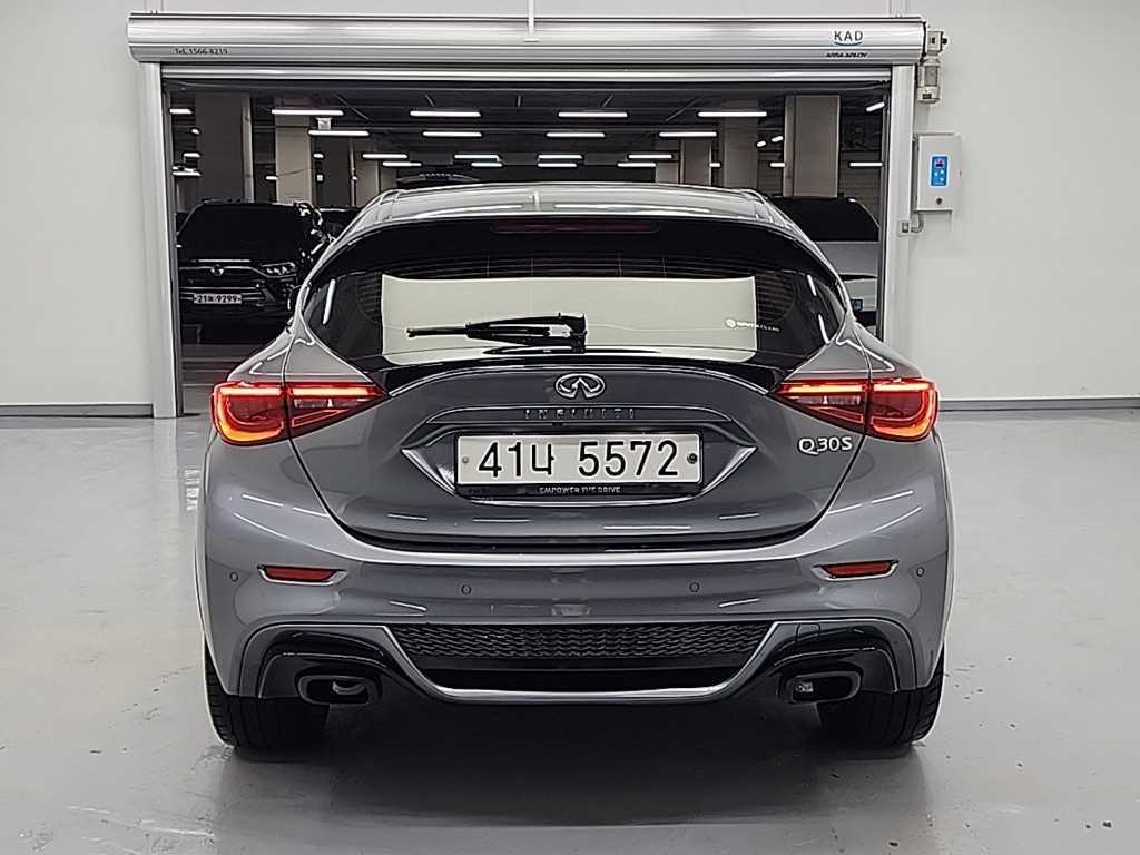 인피니티 Q Q30 2.0 프리미엄 이미지 3