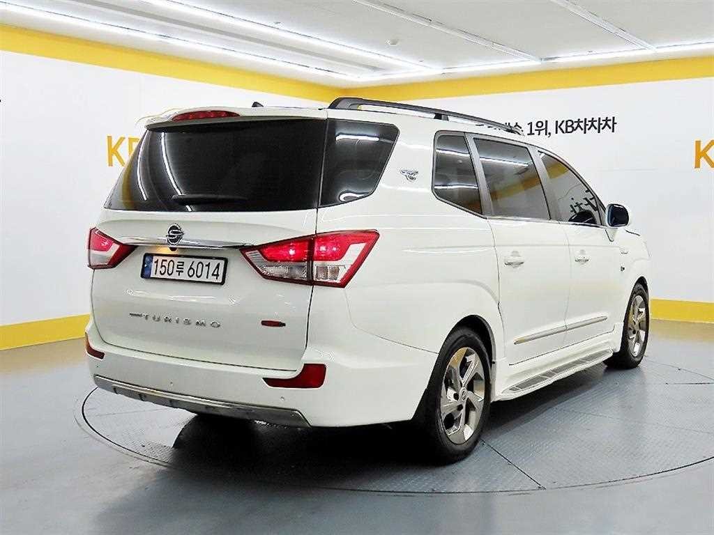 KG모빌리티(쌍용) 코란도 코란도투리스모 4WD 익스트림 9인승 이미지 4