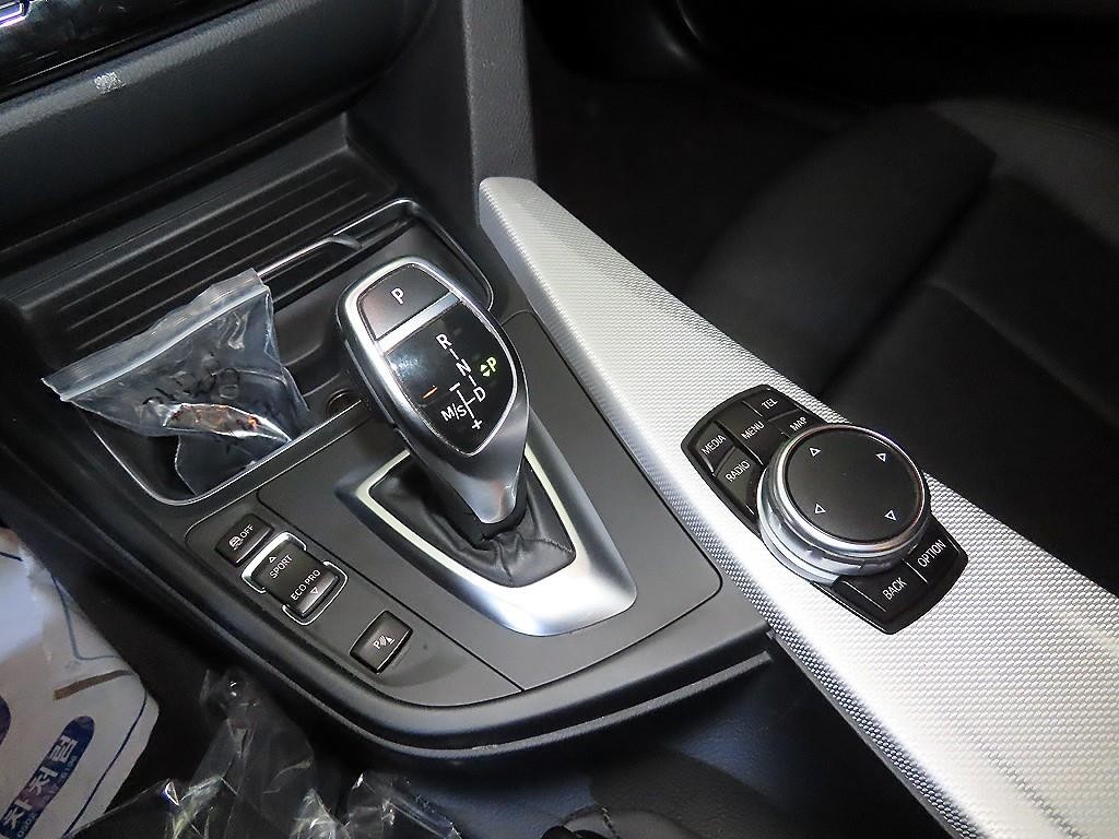 BMW 3시리즈 3시리즈 (F30) 320i M 스포츠 이미지 12