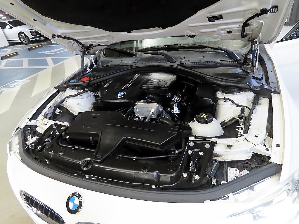 BMW 3시리즈 3시리즈 (F30) 320i M 스포츠 이미지 19