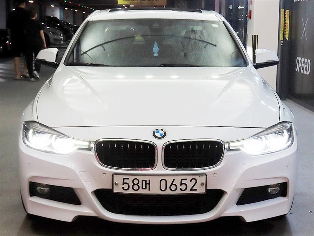 BMW 3시리즈 3시리즈 (F30) 320i M 스포츠 이미지 2