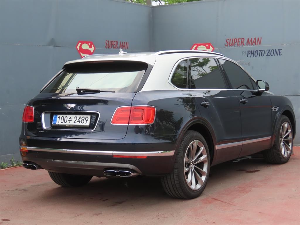 벤틀리 벤테이가 4.0 V8 이미지 3