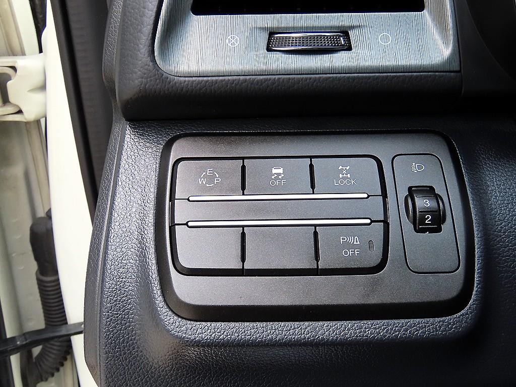 KG모빌리티(쌍용) 티볼리 티볼리 아머 4WD 디젤 LX 이미지 12