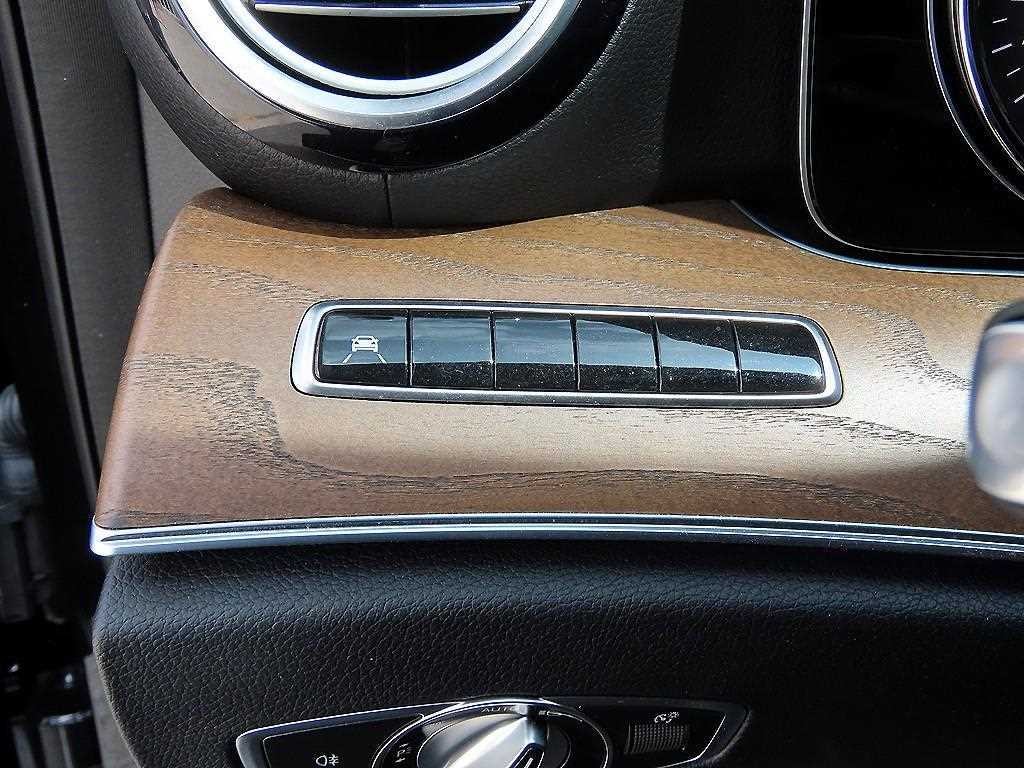 벤츠 E 클래스 E-클래스 W213 E220d 익스클루시브 이미지 11