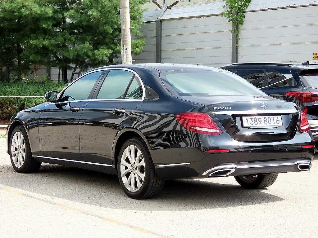 벤츠 E 클래스 E-클래스 W213 E220d 익스클루시브 이미지 3